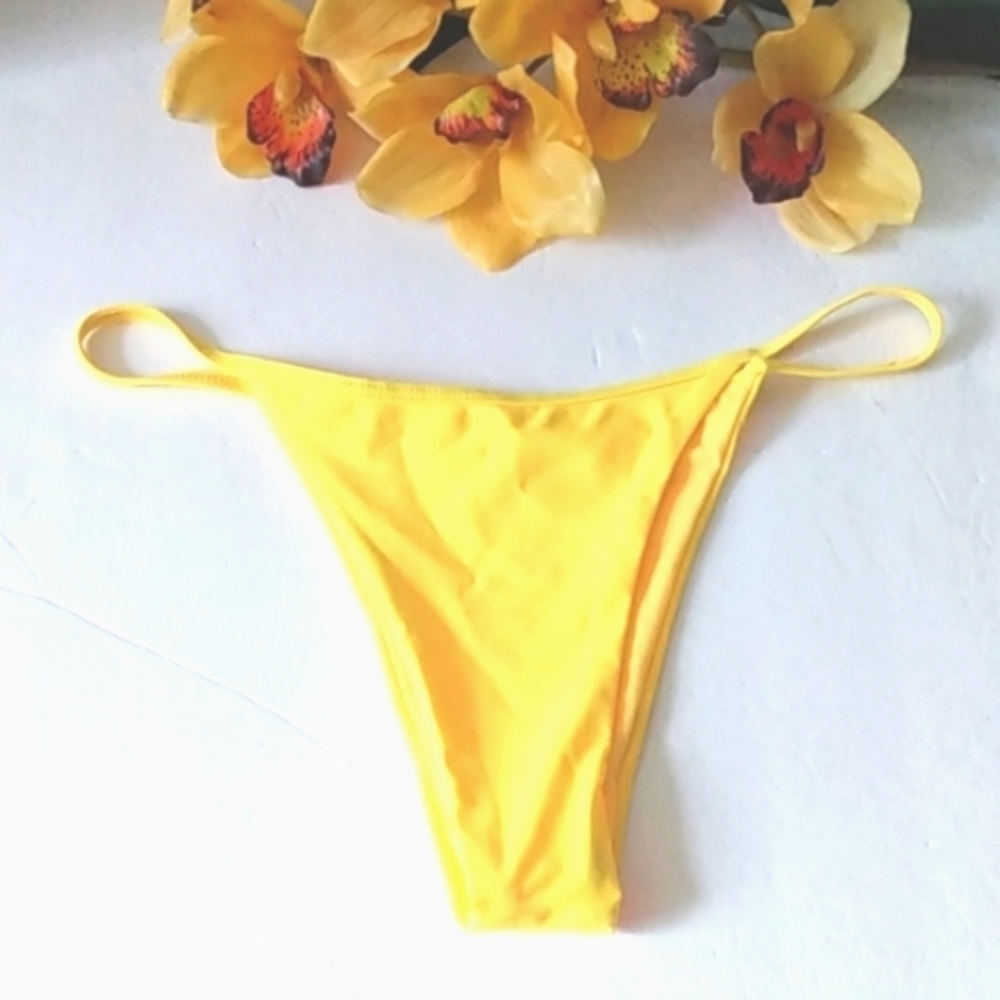 YELLOW HIGH-CUT STRING HIPSTER BIKINI BOTTOMS SIZE MEDIUM NWOT